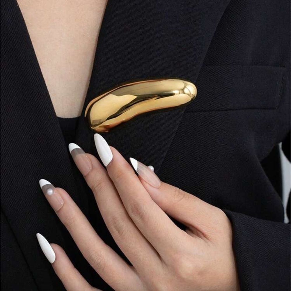 Elegant Gold Brooch R137